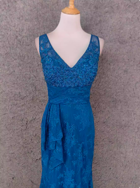 Elegant Vintage Royal Blue V-Neck Lace Long Formal Prom Dress