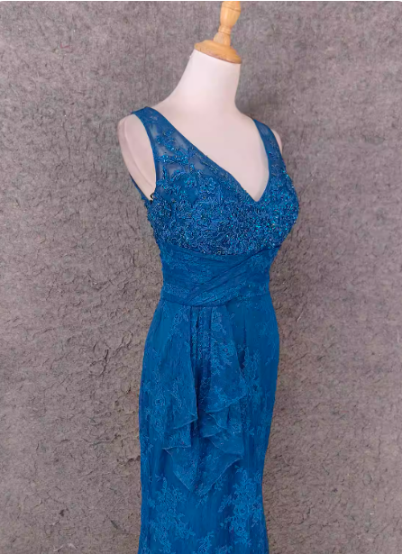 Elegant Vintage Royal Blue V-Neck Lace Long Formal Prom Dress