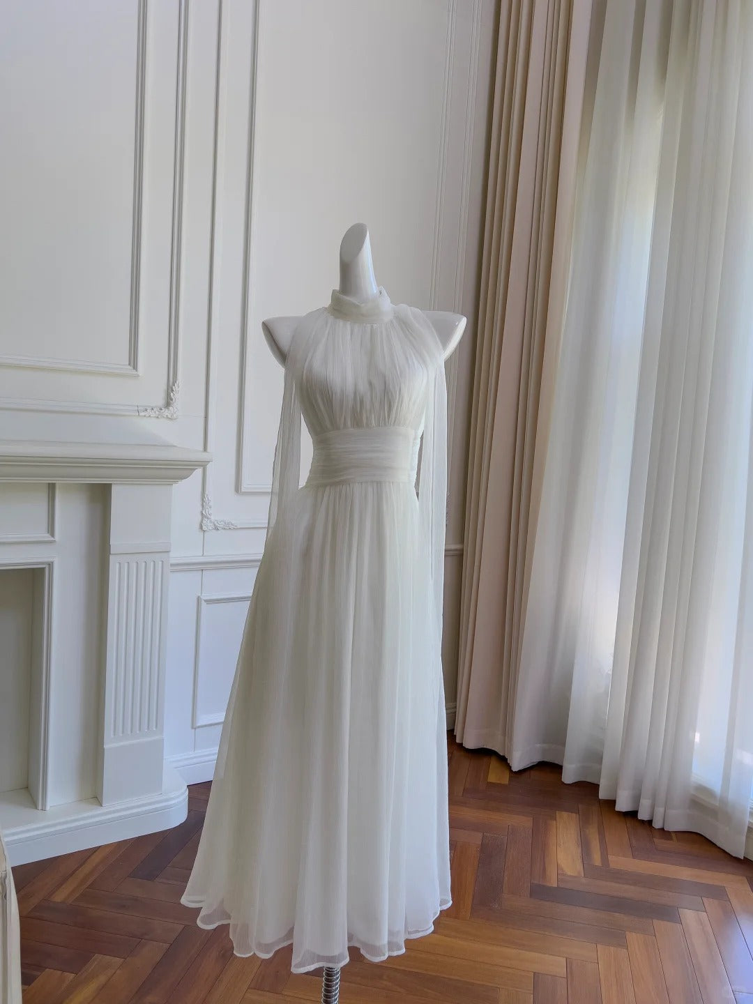 Elegant White A-Line Halter Neck Ribbon Chiffon Long Formal Prom Dress Bridesmaid Dress Main image