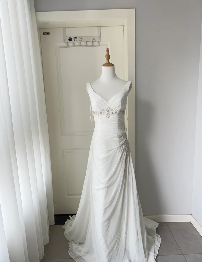 Elegant White Deep V-Neck Beaded Chiffon Formal Prom Dress Secondary image