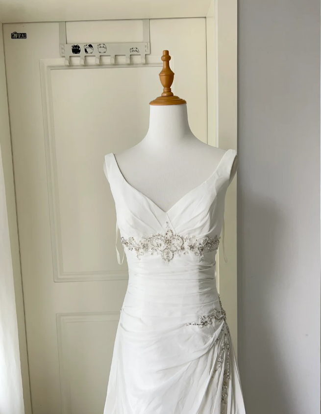 Elegant White Deep V-Neck Beaded Chiffon Formal Prom Dress