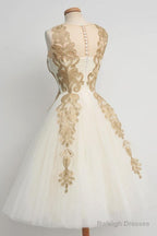Elegant White Homecoming Dress Knee-Length With Lace
