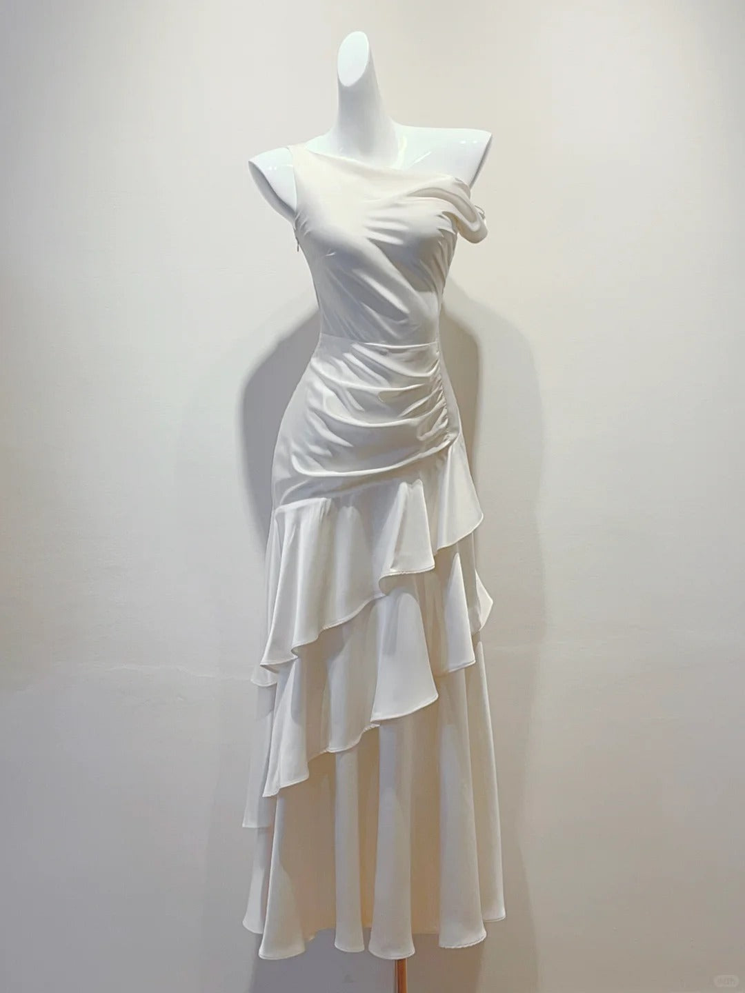 Elegant White Mermaid Ruffle Satin Formal Prom Dress Bridesmaid Dress Secondary image