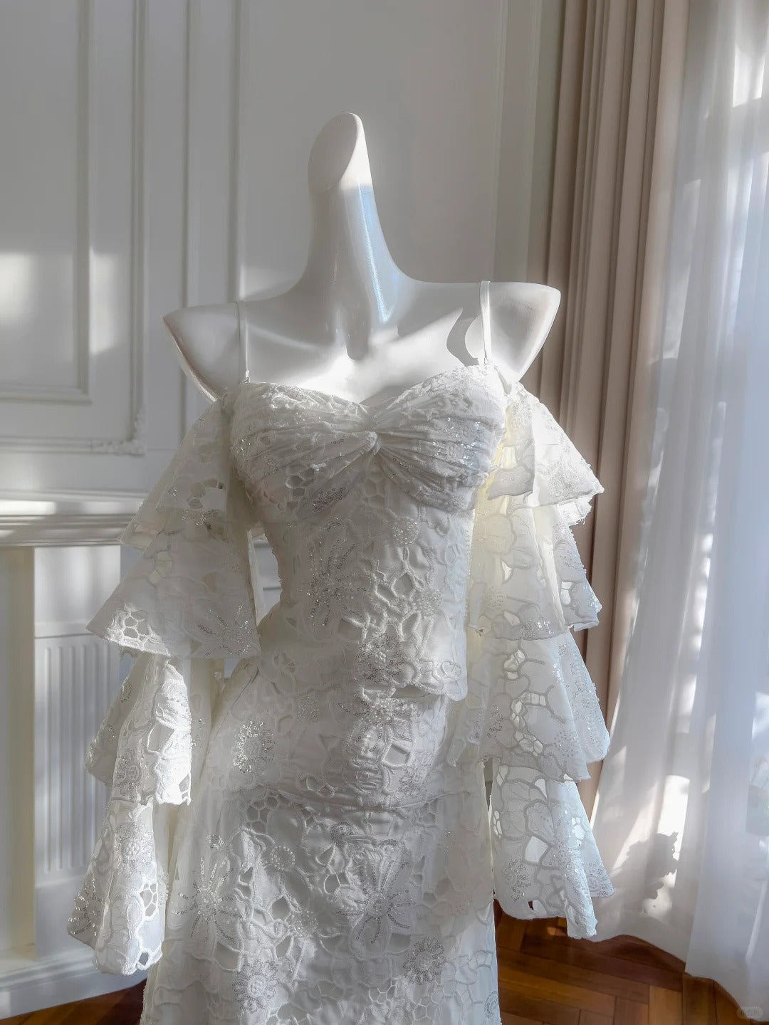 Elegant White Mermaid Strapless Off-The-Shoulder Lace Long Formal Prom Dress