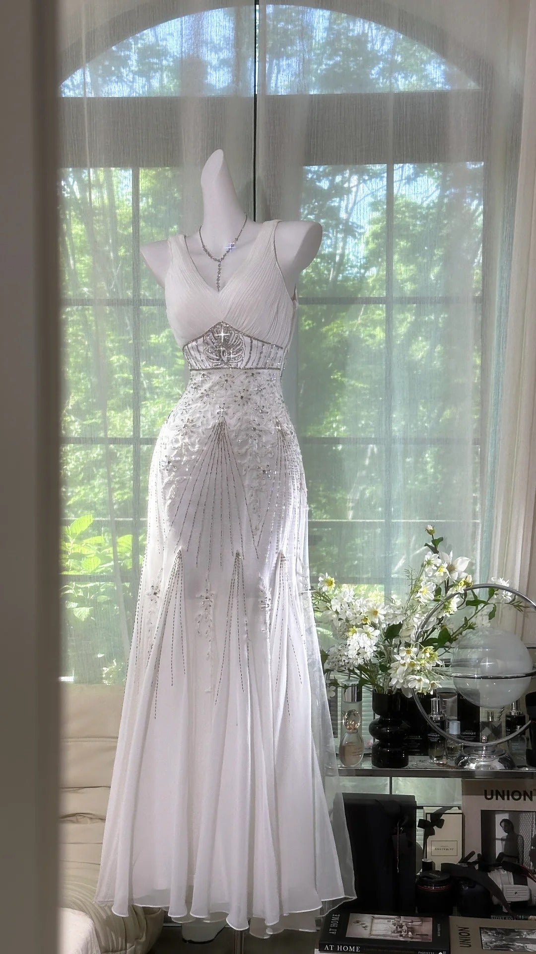 Elegant White Mermaid Strapless V-Neck Beaded Chiffon Long Formal Prom Dress Main image