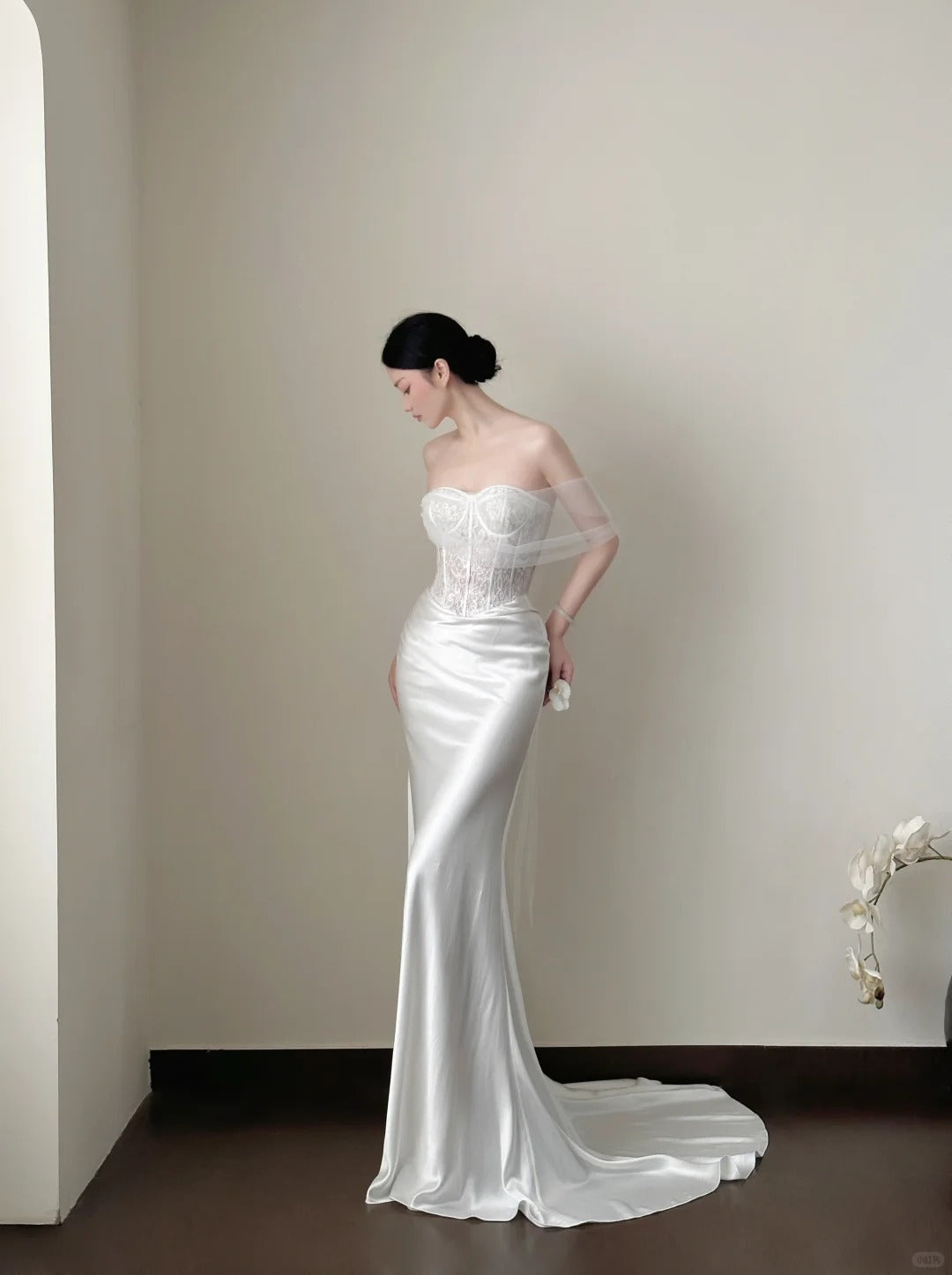 Elegant White Mermaid Sweetheart Neckline Lace Satin Long Wedding Dress