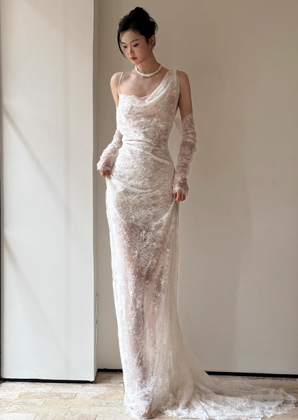 Elegant White Strappy Backless Lace Train Wedding Dress