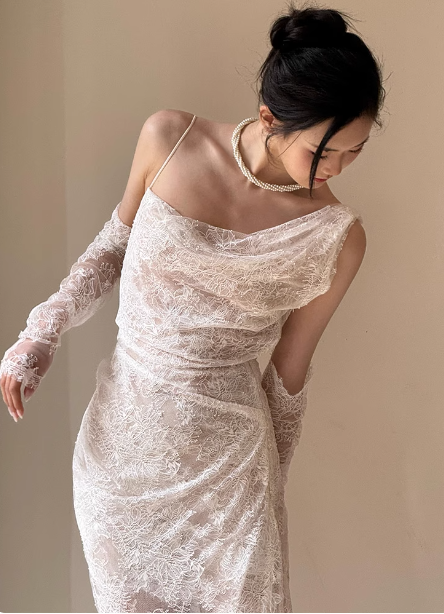 Elegant White Strappy Backless Lace Train Wedding Dress