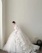 Elegant White Trailing Heart-Shaped Neckline 3D Floral Tulle Ball Gown Wedding Dress