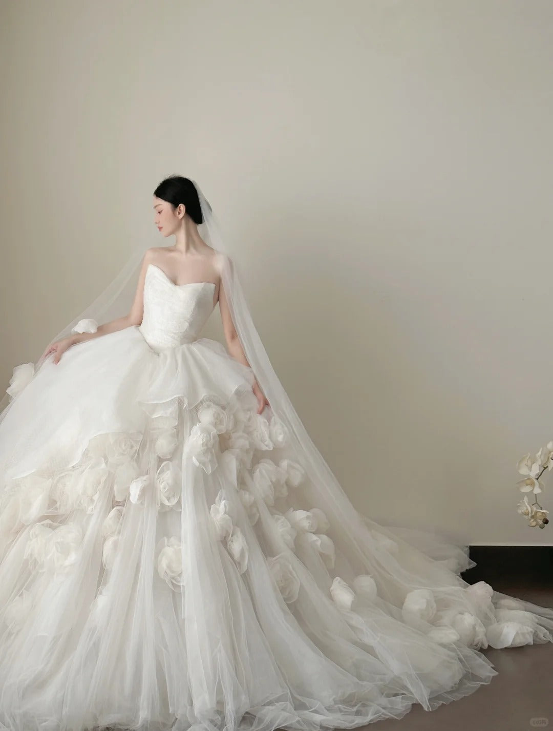 Elegant White Trailing Heart-Shaped Neckline 3D Floral Tulle Ball Gown Wedding Dress