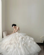 Elegant White Trailing Heart-Shaped Neckline 3D Floral Tulle Ball Gown Wedding Dress