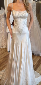 Exquisite Ivory Mermaid Long Wedding Dresses Appliques Satin Bridal Dress