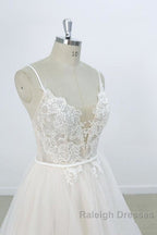 Eye-catching Appliques Tulle A Line Wedding Dresses