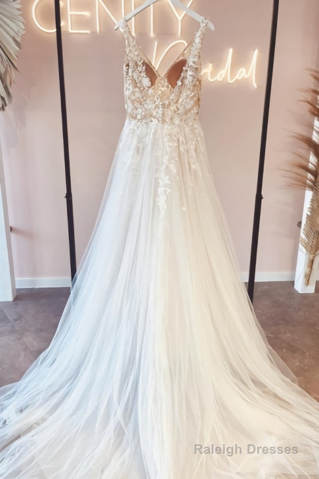 Fabulous Long V Neck Sleeveless Lace Backless Wedding Dresses Online Secondary image