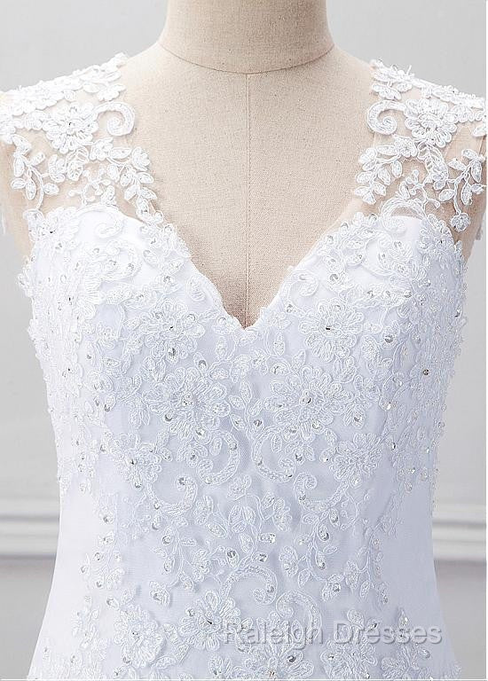 Fabulous Tulle V-Neck Neckline Mermaid Wedding Dress With Beaded Lace Appliques