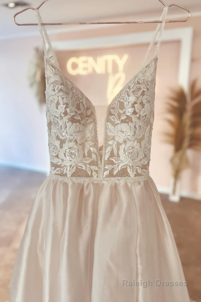 Fabulous V-Neck Spaghetti-Straps Sleeveless Long Lace Wedding Dresses Online
