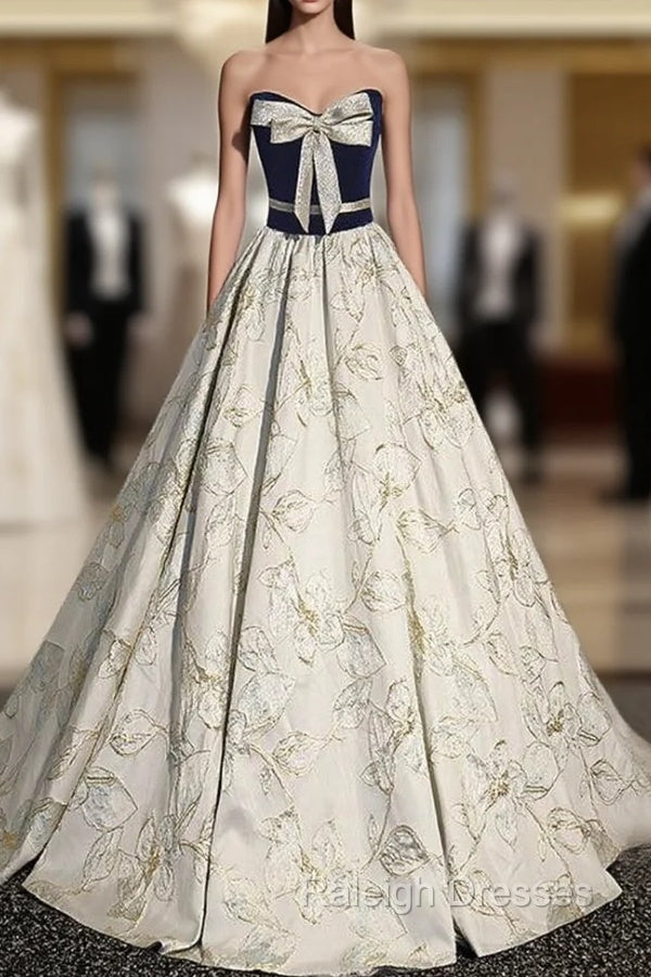 Fashion Strapless Prom Dress With Bow Main image