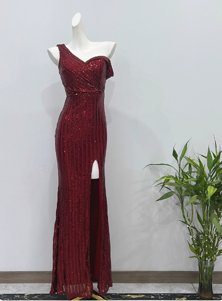 Glamorous Burgundy Slim-Fit One-Shoulder Slit Sequin Long Formal Prom Dress Main image