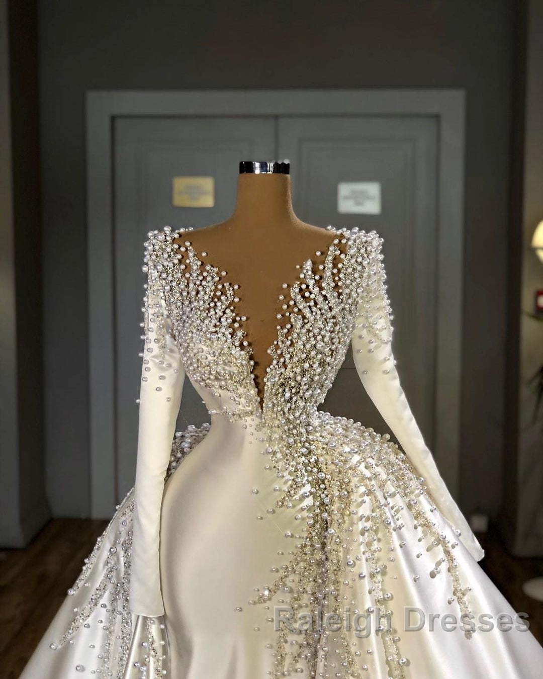 Glamorous Long Sleeve Pearls Wedding Dresses V Neck With Detachable Train Online Secondary image