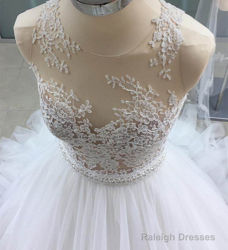 Glamour Lace Appliques Scoop Neckline Tulle Ball Gown Wedding Dress Secondary image