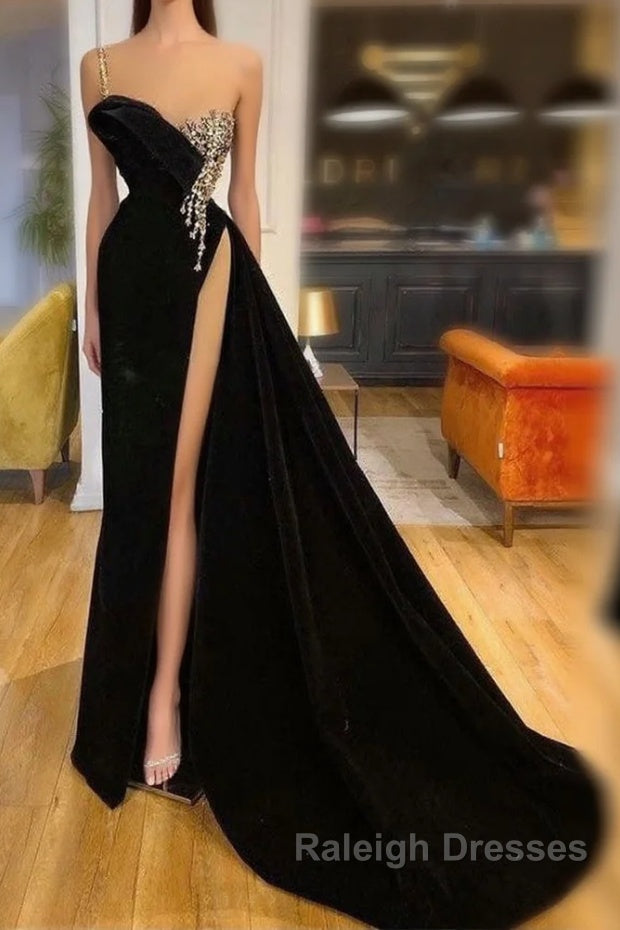 Gorgeous Black Split Front One Shoulder Prom Dress With Beading Main image