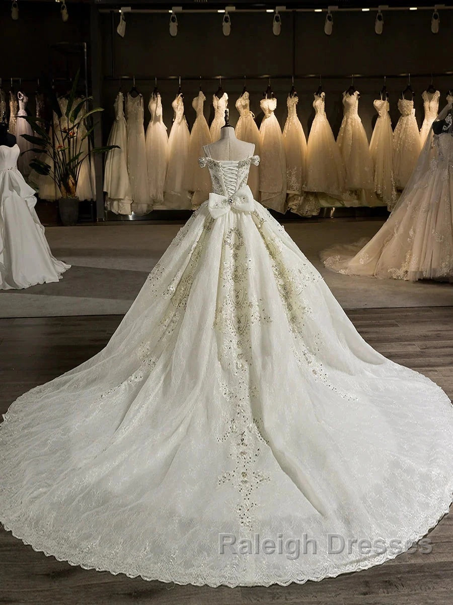 Gorgeous Off-The-Shoulder Chapel Train Ball Gown Wedding Dress With Bowknot Secondary image