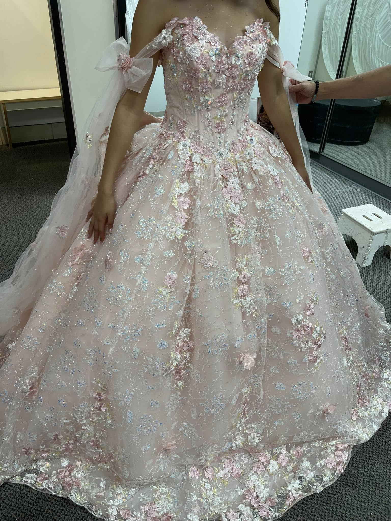 Gorgeous Pink Applique Ball Gown Tulle Lace Off-The-Shoulder Long Quinceanera Dresses Tulle Sweet Birthday Dresses