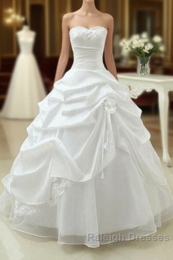 Gorgeous Sweetheart Beaded Ball Gowns Lace-Up Wedding Dresses Main image