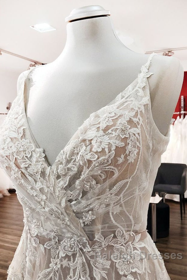 Graceful Long A Line Tulle V Neck Lace Backless Wedding Dress