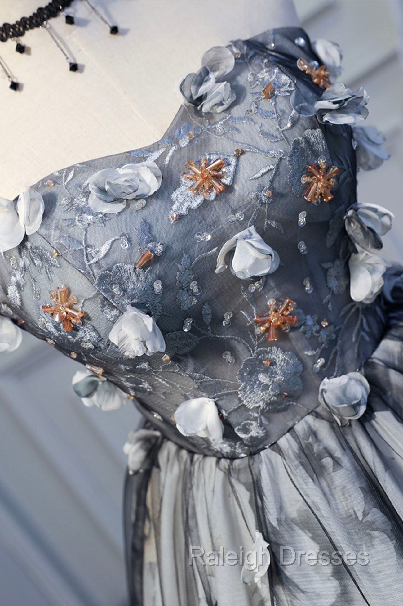 Gray Lace Strapless Short Prom Dress, A-Line Sweetheart Neckline Party Dress