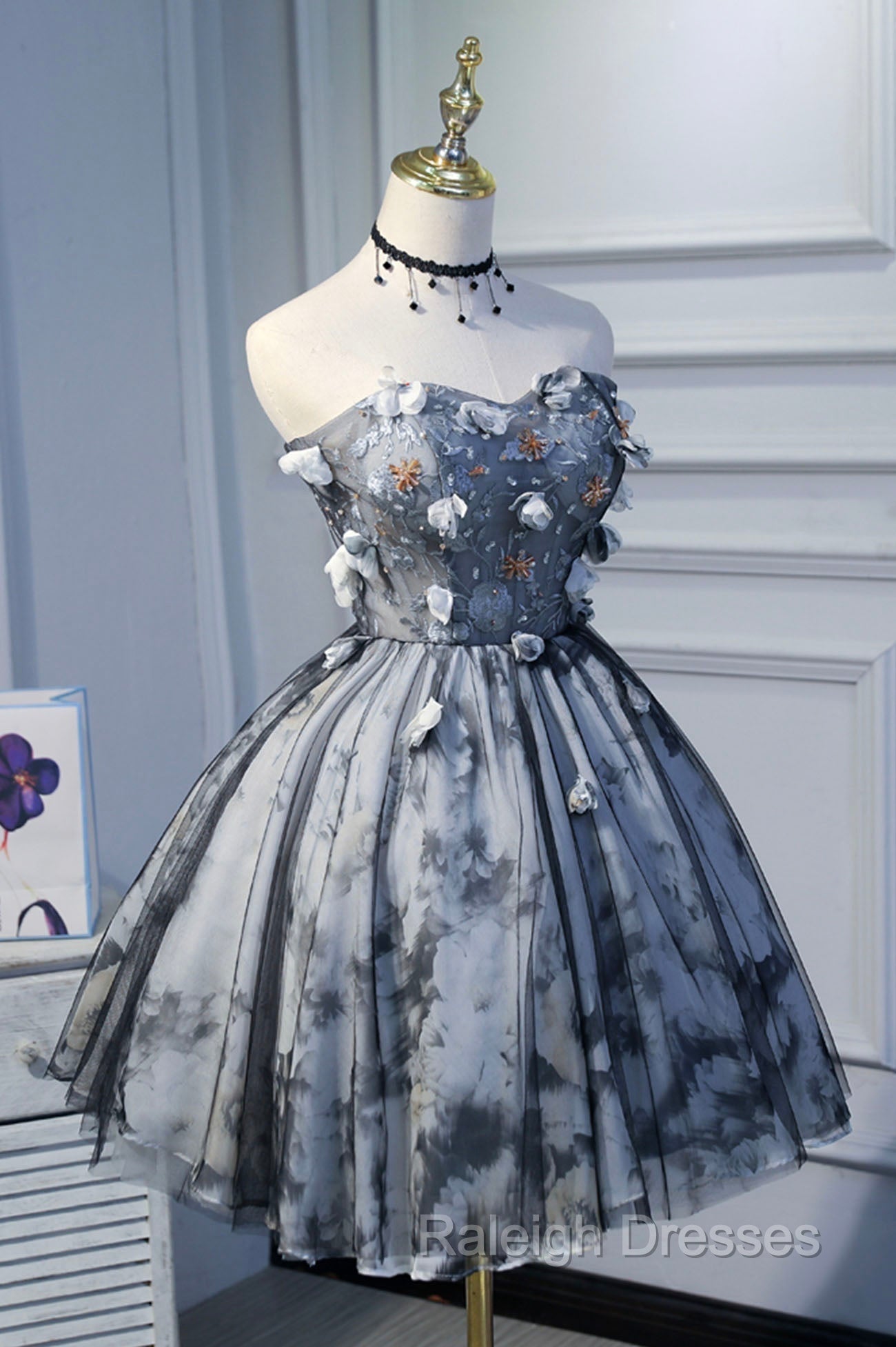 Gray Lace Strapless Short Prom Dress, A-Line Sweetheart Neckline Party Dress Secondary image