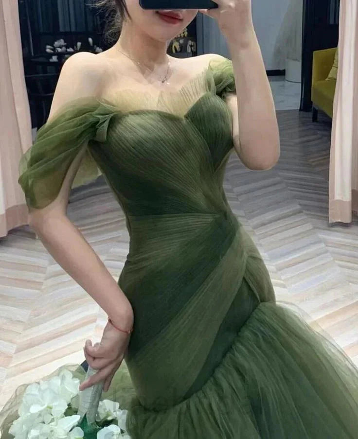 Green Beautiful Elegant Long Tulle Off-Shoulder Ball Gown Evening Dress Secondary image