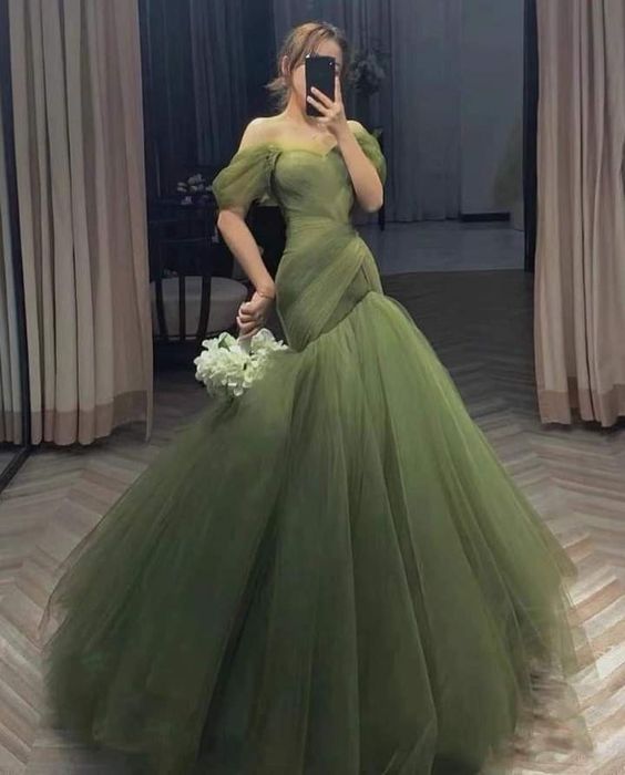 Green Beautiful Elegant Long Tulle Off-Shoulder Ball Gown Evening Dress Main image