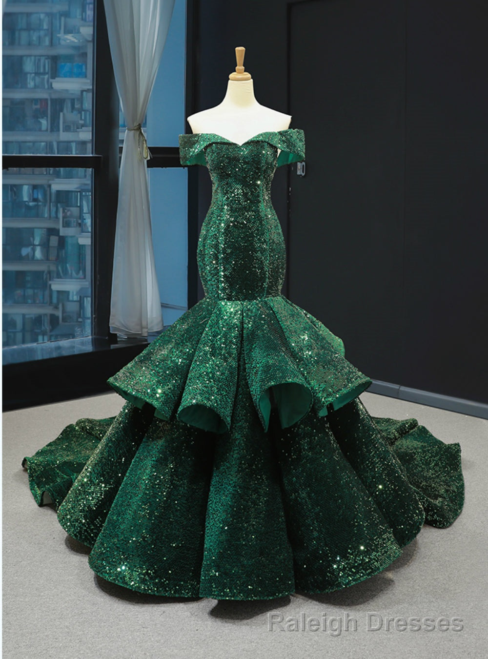 Green Mermaid Sequins Off the Shoulder Luxury Prom Dress With Train Main image