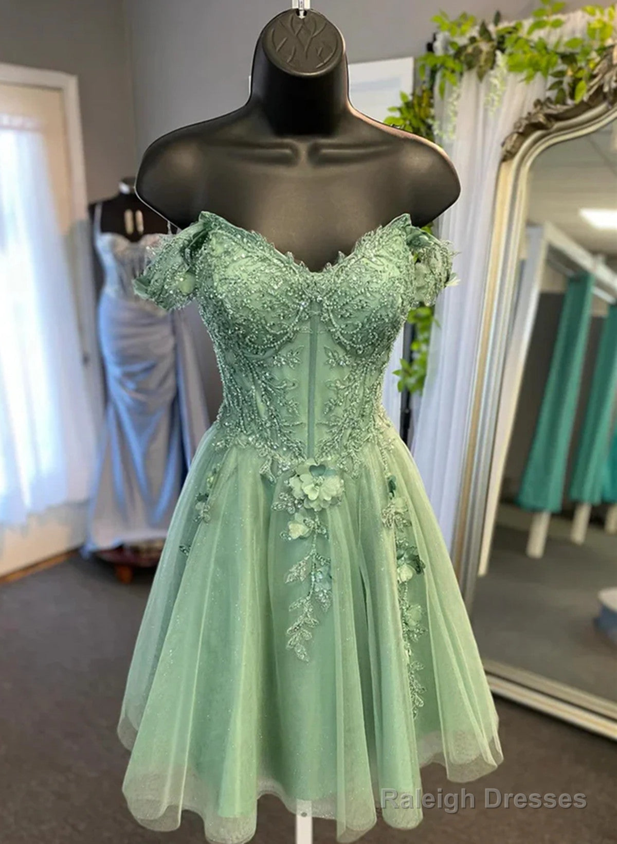 Green Off Shoulder Tulle With Beaded Short Prom Dresses Green Homecoming Dresses Secondary image
