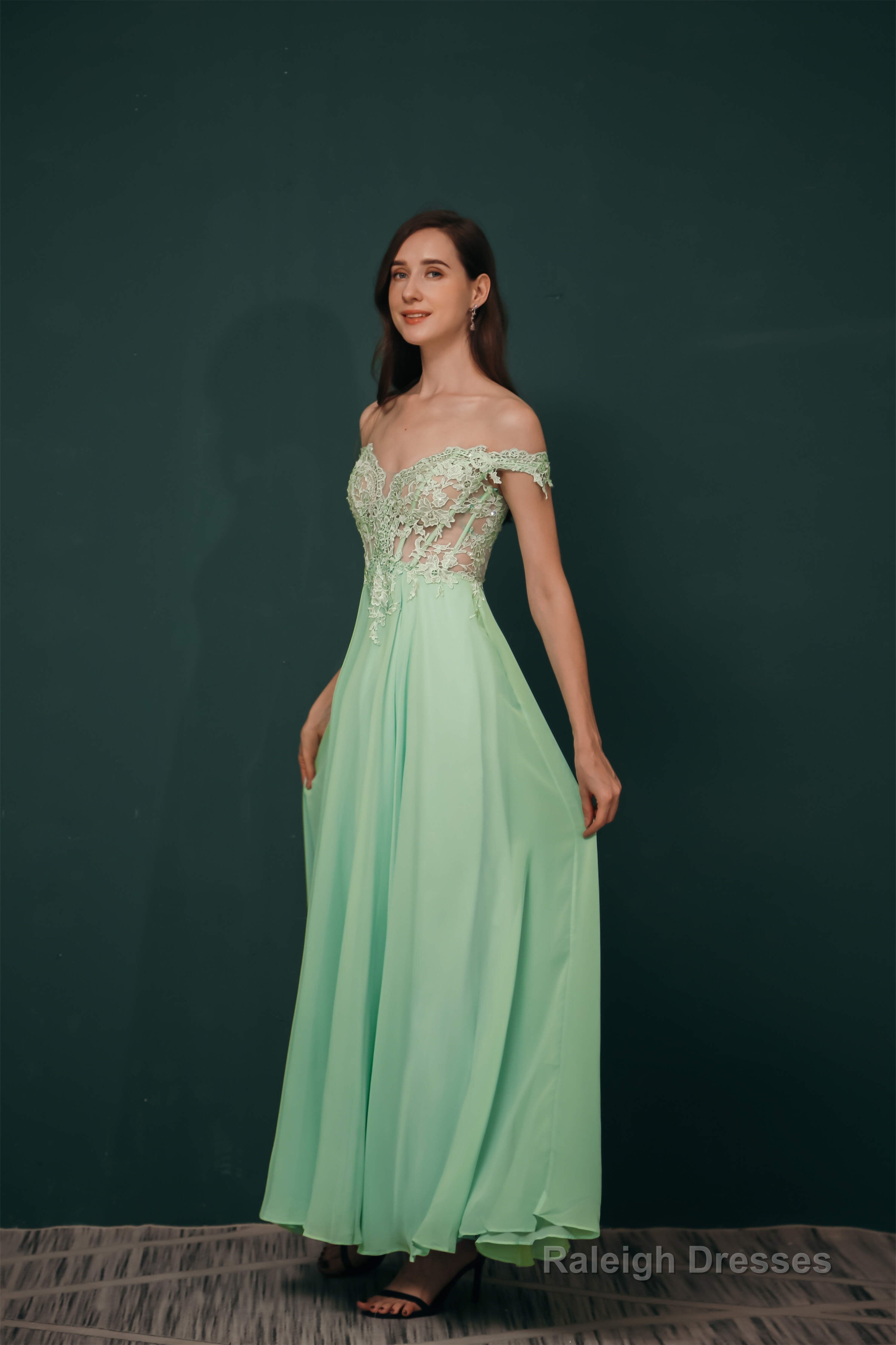 Off The Shoulder Charming Long Chiffon Prom Dresses With Appliques