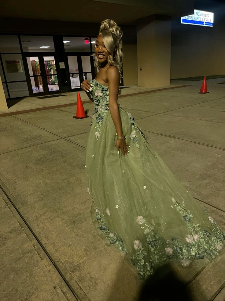Green Strapless Prom Dresses Long With Appliques