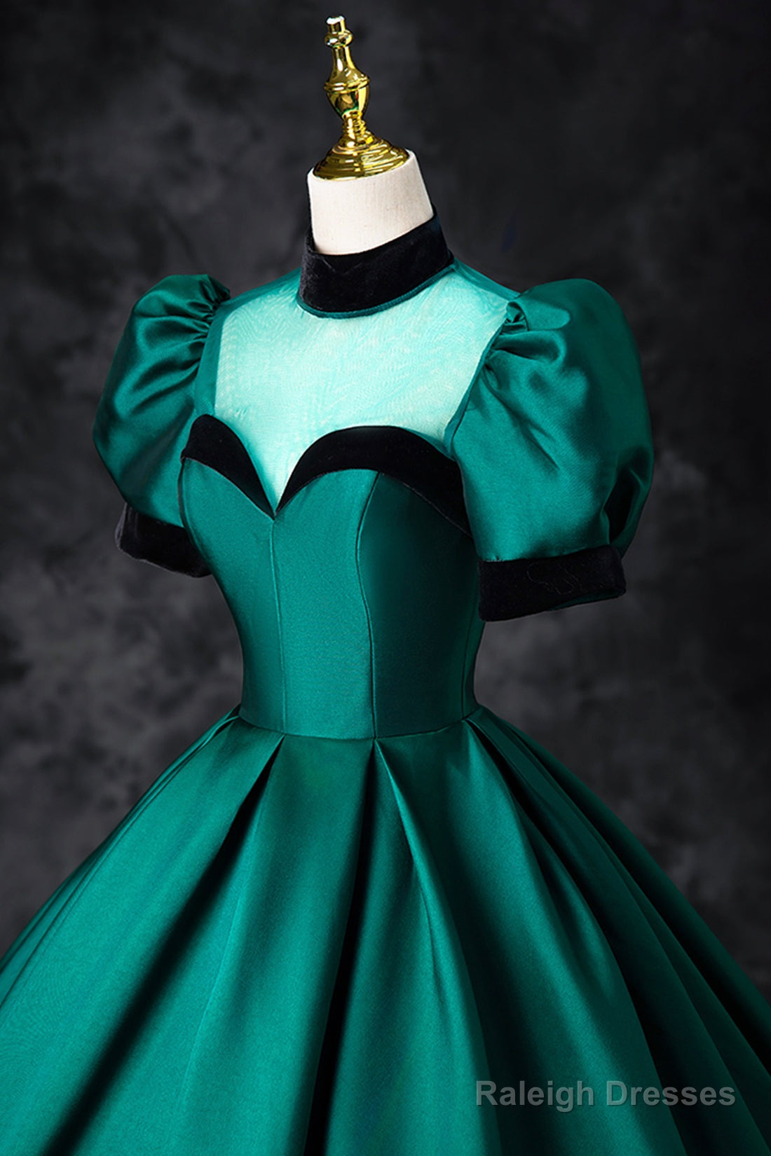 Green Satin Long Prom Dresses Elegant A-Line Short Sleeve Prom Dresses Secondary image
