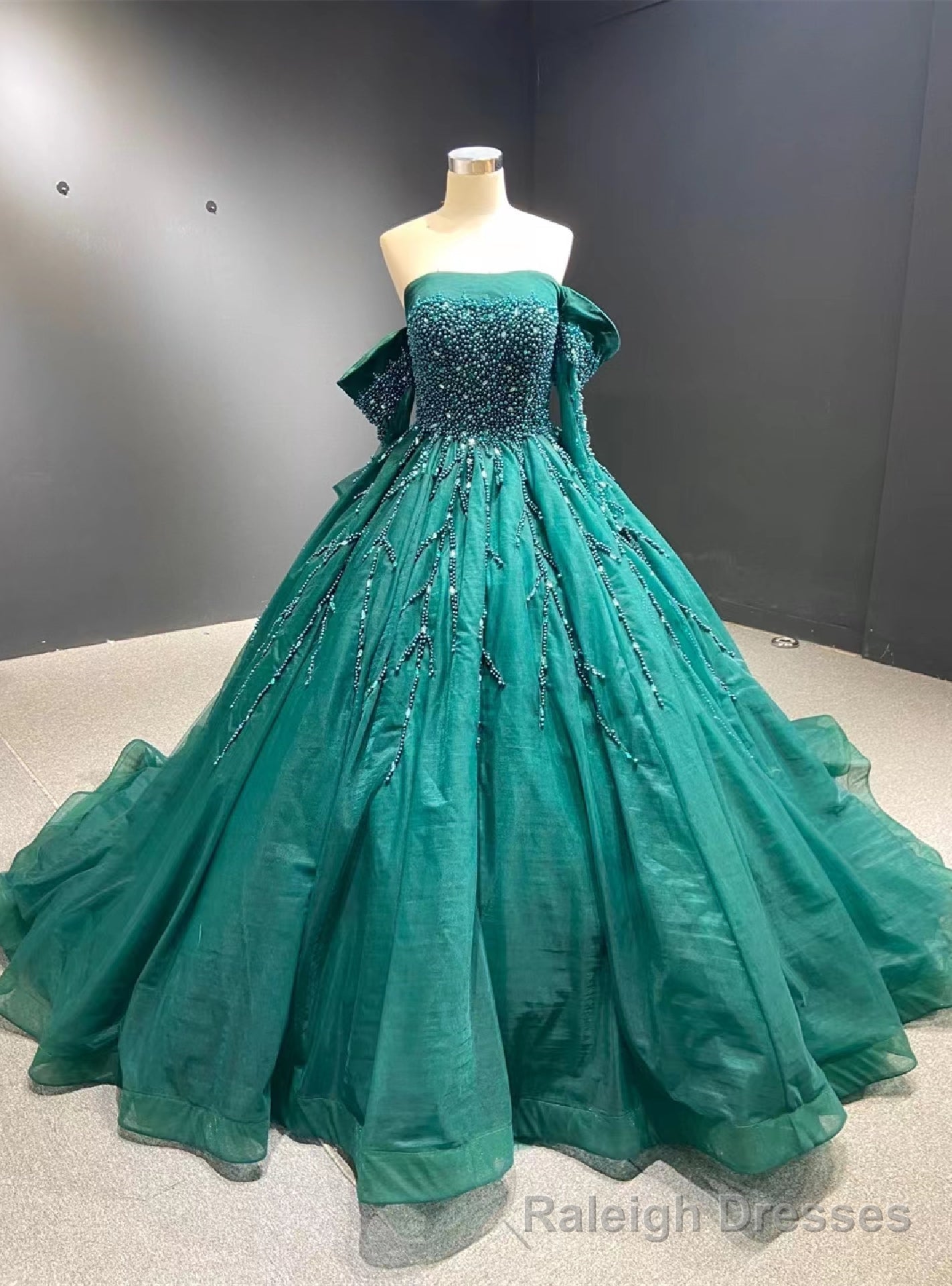 Green Tulle Long Sleeve Off the Shoulder Pearls Prom Dress