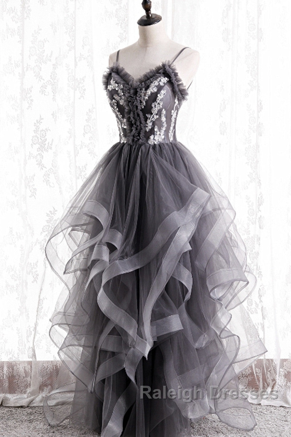 Grey Tulle Sweetheart Long Prom Dresses With Lace Applique Grey Long Prom Dresses