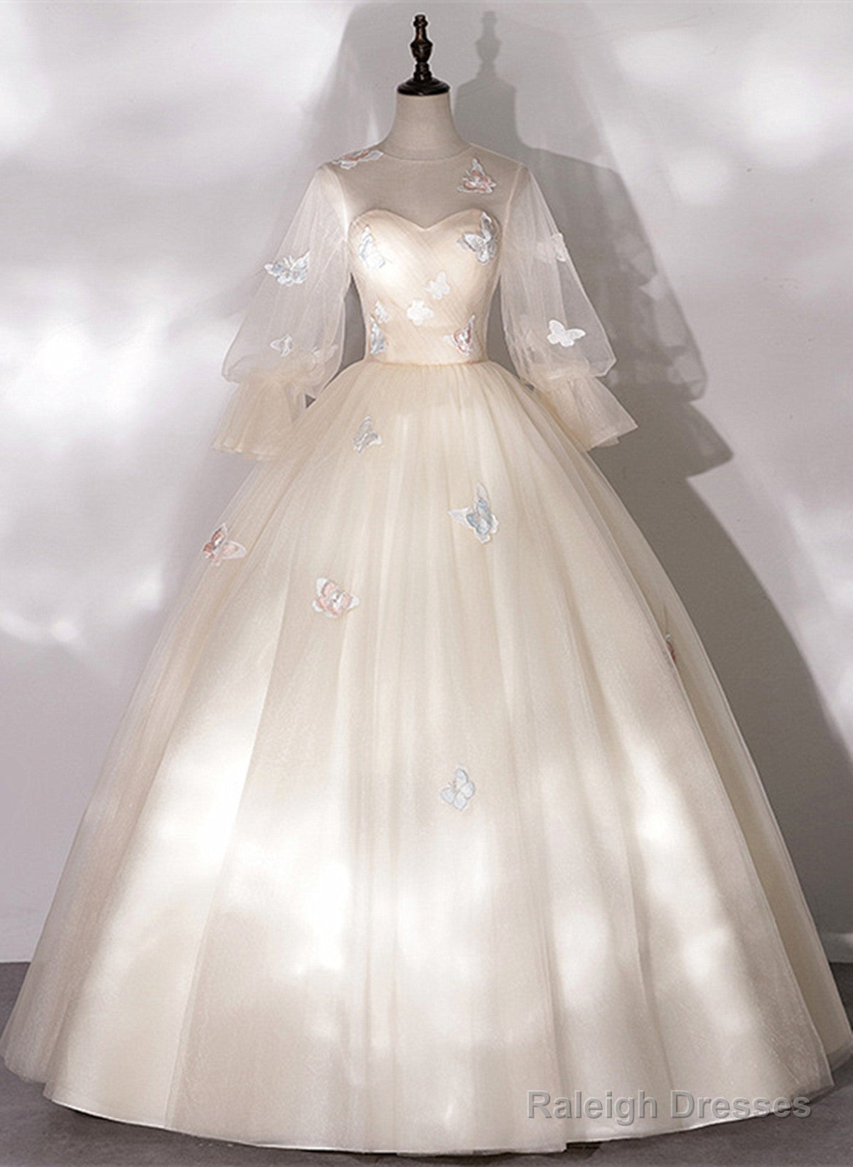 Ivory Tulle Ball Gowns Long Sweet 16 Dresses Ivory Long Sleeves Prom Dresseses