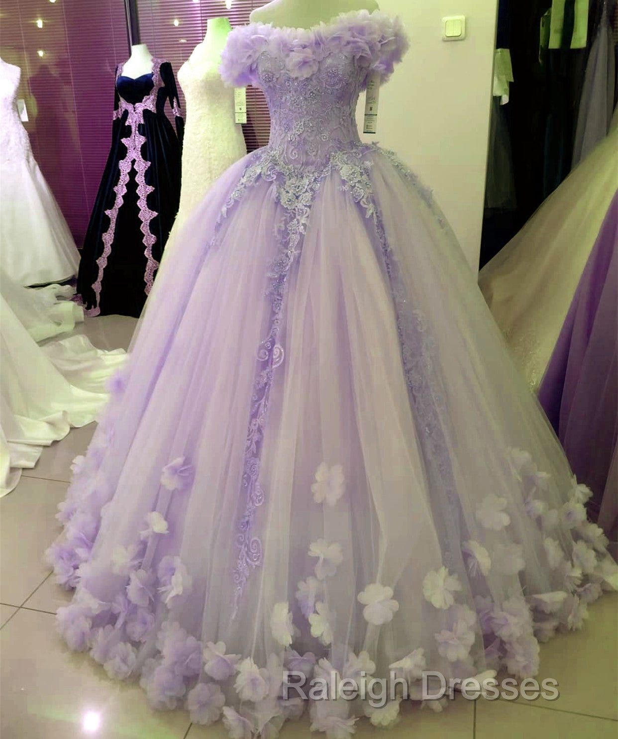 Lace Appliques Ball Gown Quinceanera Dresses Tulle Flowers Secondary image