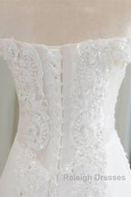 Lace Off-The-Shoulder Trumpet Long Wedding Dress