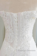 Lace Off-The-Shoulder Trumpet Long Wedding Dresses