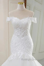 Lace Off-The-Shoulder Trumpet Long Wedding Dress
