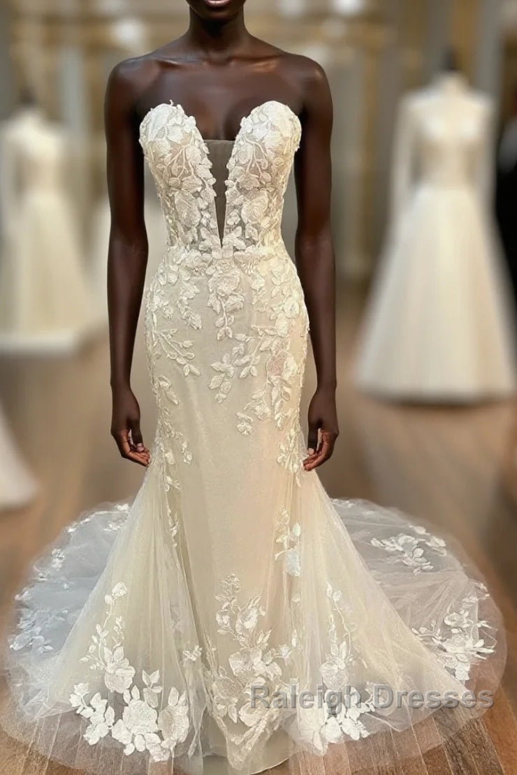 Lace Strapless Mermaid Long Bridal Gown Main image