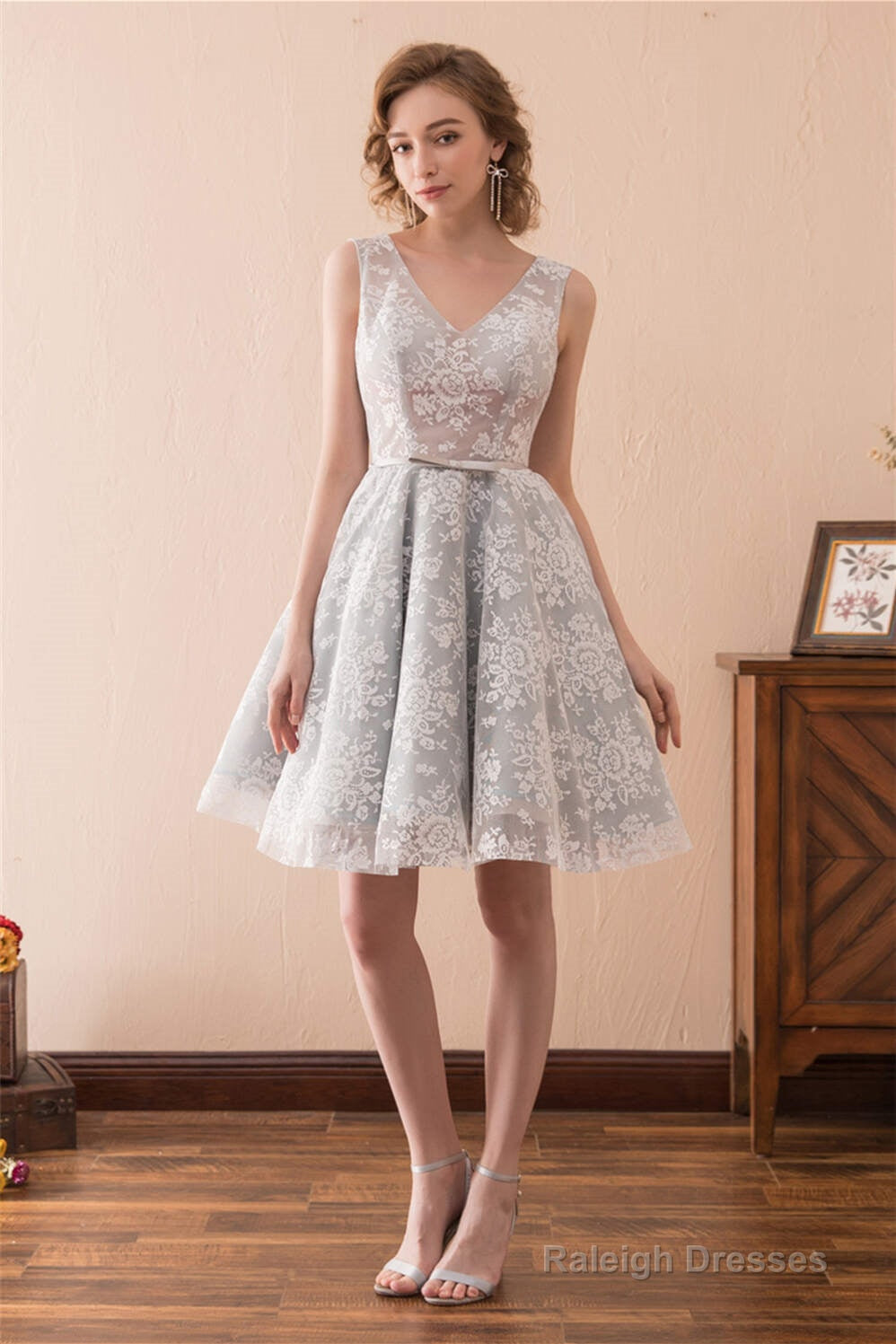 Lace V Neck Grey Short Homecoming Dresses with Ribbon Secondary image