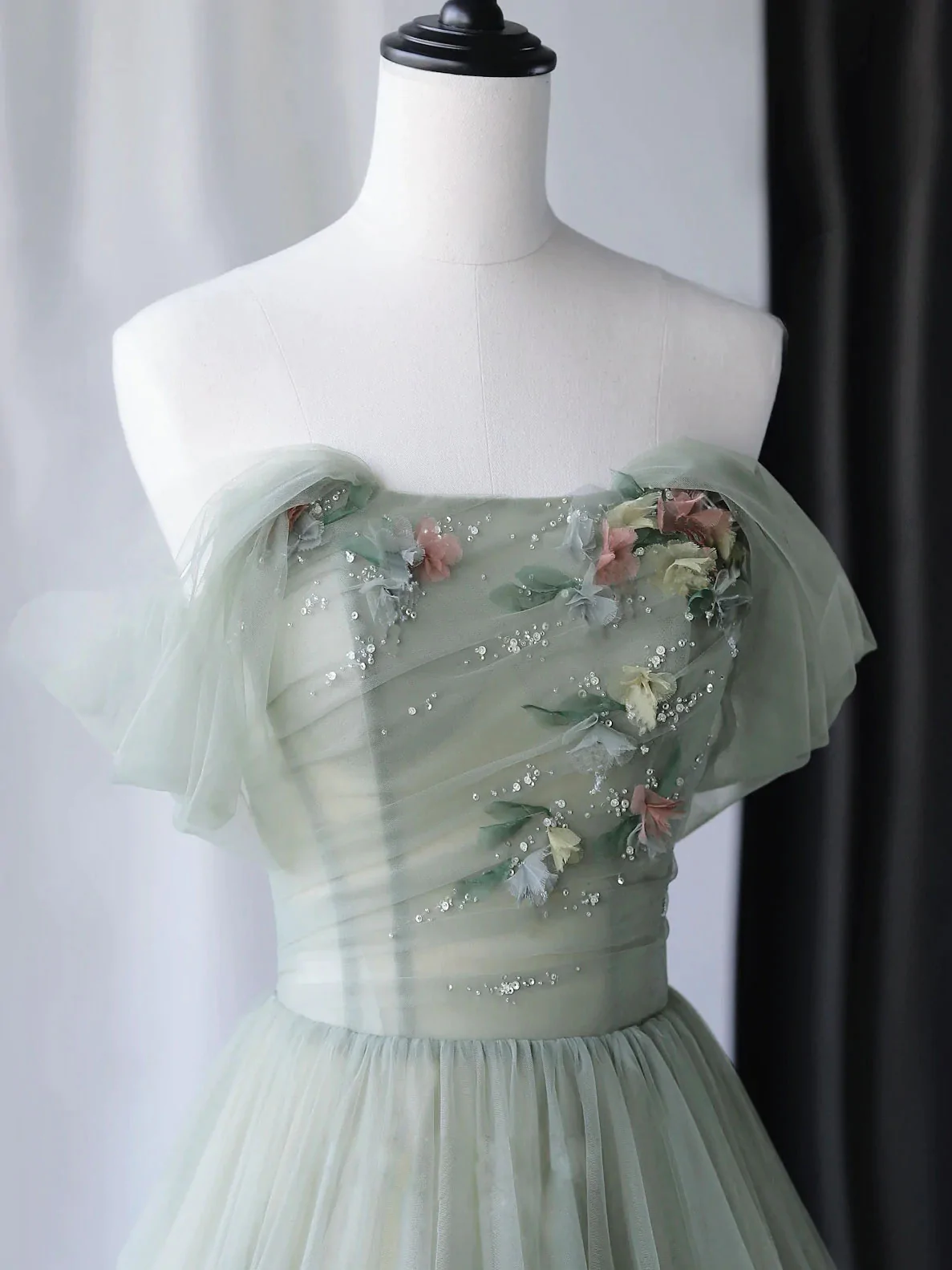Light Green Sweetheart Beaded And Flowers Prom Dresses Tulle Green Prom Dresses