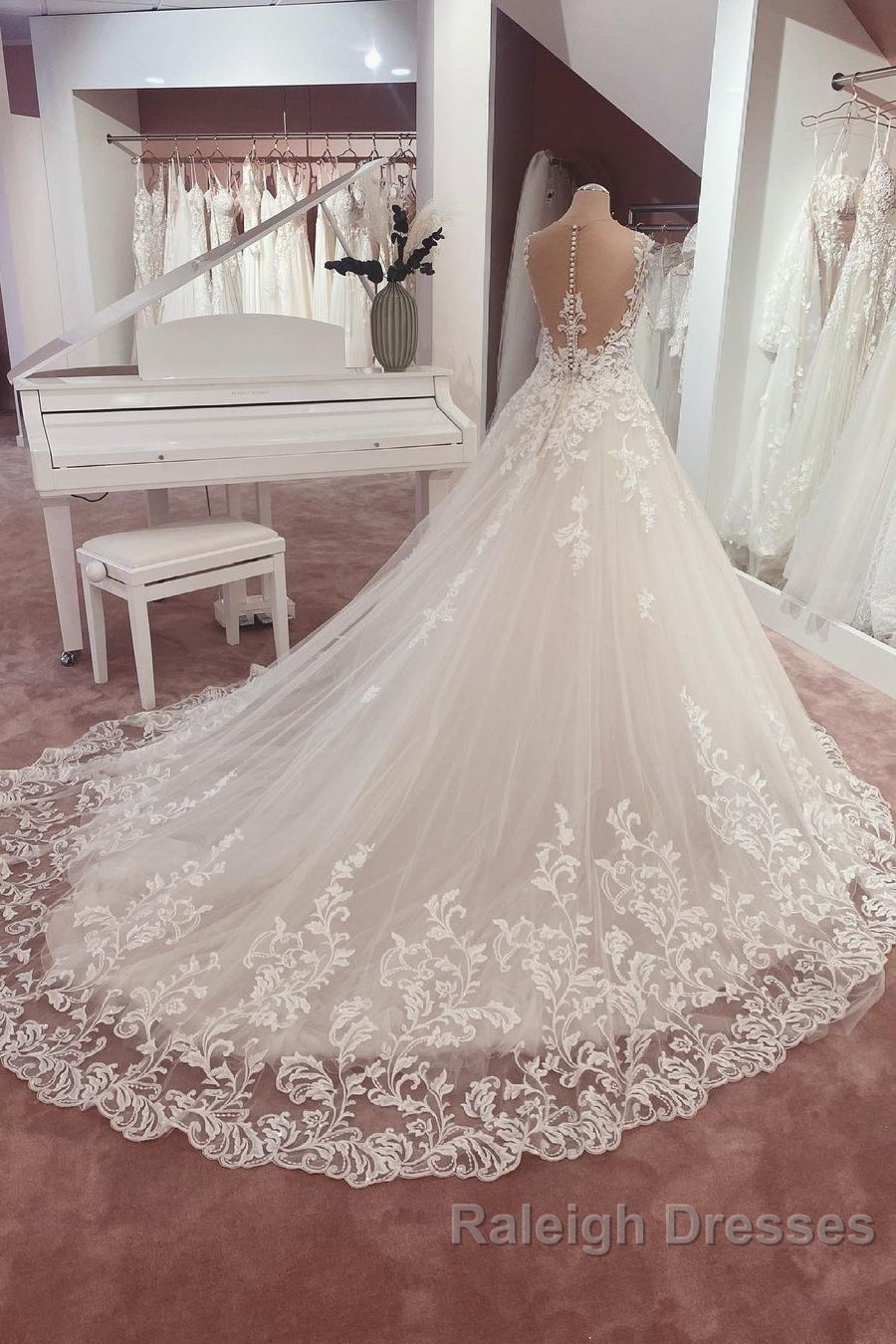 Long A Line Appliques Lace Sweetheart Tulle Wedding Dresses