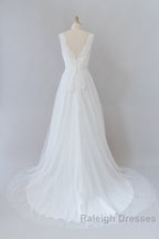 Long A Line V Neck Lace Tulle Backless Wedding Dresses